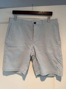 J. Crew Men's Seersucker Stripe Shorts - Green & White